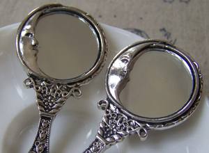 <b>Antique</b> Silver Moon Face Hand Mirror Pendant - Product Image 4