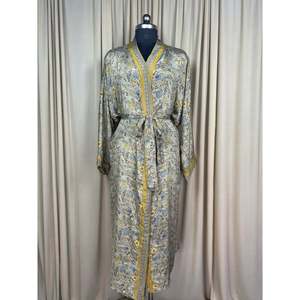 Vestido Kimono de Seda Reciclada Estilo Boho Chic Vintage para Mujer, Ideal para la Playa, Resort, Casa o como Bata de Baño - Product Image 1