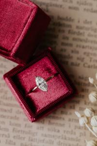 Bague de fiançailles solitaire en or blanc 14 carats avec 4 griffes EF Color VS Clarity de 0.45 carats - Product Image 4