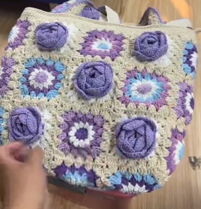 <span class=keywords><strong>Sac</strong></span> tissé à la main Camellia personnalisable en fil à crocheter Granny Square Floral <span class=keywords><strong>Sac</strong></span> à bandoulière tricoté esthétique pour les vacances Prêt à l'emploi - Product Image 4