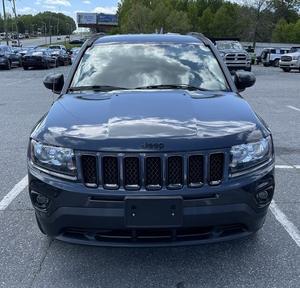 Jeep Compass Altitude Edition 2014 / Disponible à la vente avec faible kilométrage, moteur essence, véhicule d'occasion en excellent état et sans accident, conduite à gauche. - Product Image 1