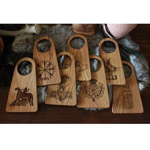 Supports de corne de Viking artisanaux en bois faits à la main Support de corne de bois gravé avec logo personnalisé du fournisseur indien - Product Image 3