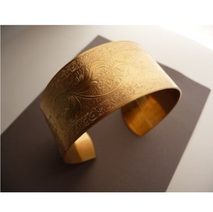 Venta de exportación Pulsera de latón moderno pulido Accesorio de boda tradicional hecho a mano para suministro mundial - Product Image 1