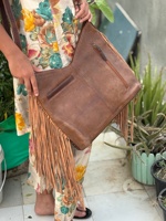 Sac à franges en cuir métallisé fait main, personnalisé et tendance, sac mini unique de haute qualité pour femmes avec pierre dissimulée