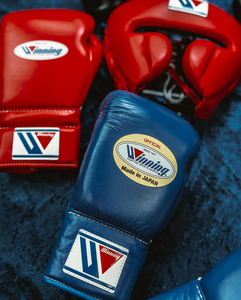 Gants de boxe de marque gagnante personnalisés en usine, vêtements de sport, équipement de combat, gants de boxe, gants d'arts martiaux, gants de qualité supérieure. - Product Image 2
