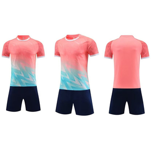 2025 ensemble d'uniformes de football personnalisés les plus vendus 100% Polyester de haute qualité vêtements d'équipe rétro adultes comprend le nom impression Club de football - Product Image 1