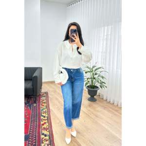 Blusa Elegante de Viscosa con Cuello de Lazo para Mujer, Marca Lustrin, Corte Holgado, Manga Larga, Color Blanco, para Oficina y Uso Casual - Product Image 2