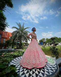 Belle 4 mètres évasé Faux Georgette Lehenga Avec Double Dupatta Broderie Paillettes Travail - Product Image 5