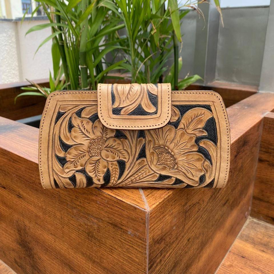 สีน้ำตาล