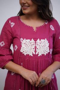 Conjunto superior de 3 piezas de algodón y pantalón Kurta Dupatta Set Mul algodón hilo pesado bordado trabajo Top y pantalón a precio de fábrica - Product Image 4