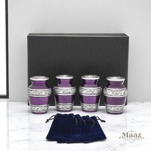 Urnes souvenir pour cendres humaines Mini urnes de crémation fabriquées à la main avec une élégante finition violette pour honorer les êtres chers - Product Image 1