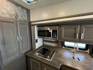 ผู้จำหน่ายรถบ้านมือสองปี 2023 ยี่ห้อ Thor Motor Coach รุ่น Outlaw Class A แบบใช้แก๊ส พร้อมที่เก็บสัมภาระ ขนาด 38KB สำหรับขาย - Product Image 4