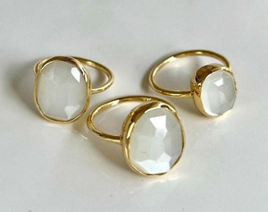Nueva moda 8x10mm rectángulo Arco Iris piedra lunar anillo más nuevo plata chapado en oro bisel conjunto anillo para todas las joyas de piedra de nacimiento de mayo - Product Image 2