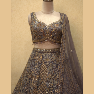 Lehenga élégant gris foncé avec de beaux détails de fil et un toucher de main lourd de diamant importé pour toutes les occasions au prix de gros - Product Image 1