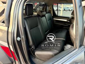 Toyota Hilux GR Sport 2024 Doppia Cabina Pickup, Trasmissione Automatica, Guida a Sinistra, Veicolo Utilitario a Benzina - Product Image 5