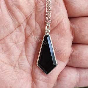 Collar con Colgante de Ataúd de Plata de Ley Hecho a Mano con Piedra de Ónix Negra, Cadena Gótica, Collar de Ataúd Negro Único - Product Image 3