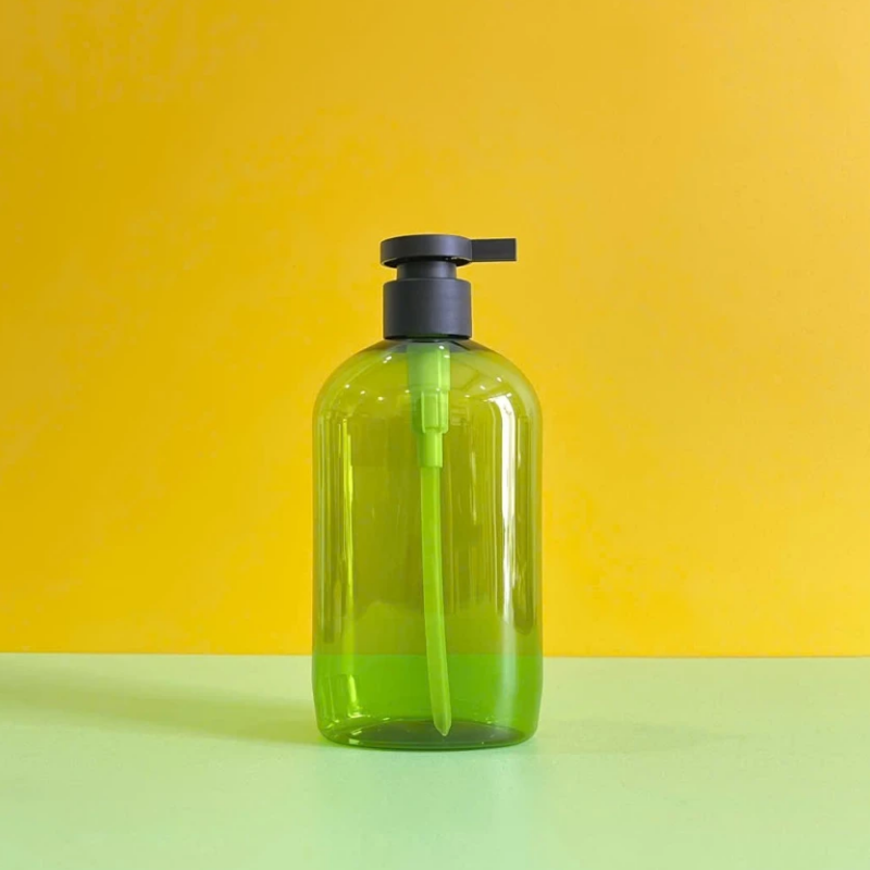 สีเขียวเข้ม