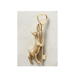 Elegante abridor de botellas de cerveza de metal con forma de conejo. Disponible a precio de fábrica. - Product Image 1