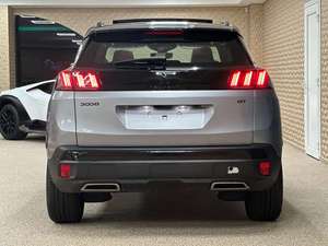 Peugeot 3008 GT 1.6L PureTech Essence 165 CV SUV d'occasion en bon état, sièges en cuir, toit ouvrant panoramique, phares à LED, transmission automatique - Product Image 5