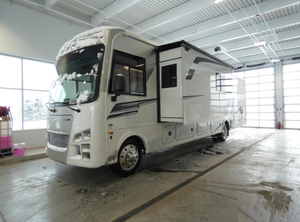 1F66F5DN5P0A03324 Nouveau camping-car de luxe classe A 2025 avec moteur à essence et intérieur spacieux à extension coulissante - Product Image 2