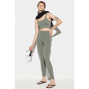 Leggings Deportivos Delgados de Cintura Alta con Canalé Color Caqui - Product Image 1