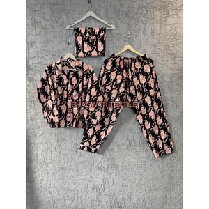 Completo pigiama estivo con stampa tigre in cotone 3 pezzi all'ingrosso abbigliamento da notte da donna Shorts pantaloni in maglia traspirante - Product Image 1