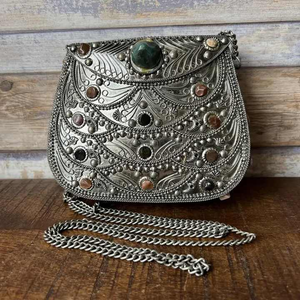 Bolso de Mano de Metal Mosaico Hecho a Mano en Negro y Plata con Diseño de Sol Radiante, Monedero Ideal para Bodas de Fiesta - Product Image 4