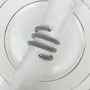 แหวนรองผ้าเช็ดปากโลหะดีไซน์หรูหรา พร้อมการตกแต่งระดับพรีเมียม สำหรับงานแต่งงาน งานเลี้ยงอาหารค่ำ ใช้งานได้ทุกวัน เป็นมิตรกับสิ่งแวดล้อม เหมาะสำหรับงานเฉลิมฉลอง - Product Image 4