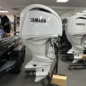 Notre offre toujours en cours : 300 HP, 4 temps, 25 Yamaha, 100% d'origine, scellé en usine avec 1 an de garantie. - Product Image 1