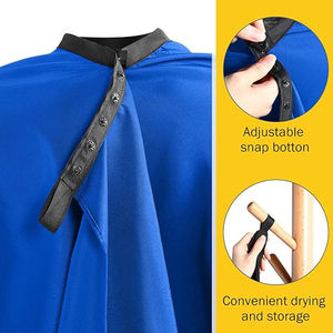 Casquette de coiffeur unisexe avec logo personnalisé de haute qualité Capes de salon en polyester bleu marine imperméable à l'eau Capes de coiffeur à la mode Robe de coiffeur - Product Image 3