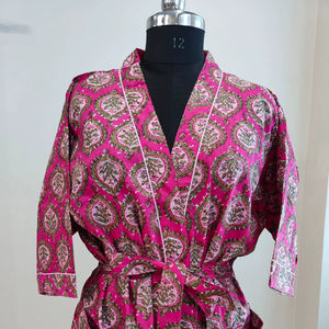 Robe kimono classique en coton 100% Artisanat artistique Design floral indien Tissu doux Cadeau de demoiselle d'honneur Bestseller pour elle/lui Été - Product Image 1