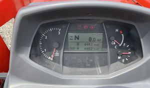 Tracteur utilitaire compact L3560 d'occasion 2023 avec chargeur frontal LA805, 37 CV, boîte de vitesses automatique et pompe – Prix avantageux - Product Image 3