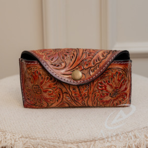 Nouveau étui à lunettes en cuir repoussé à la main de haute qualité étui à lunettes à fleurs en cuir de vachette personnalisé étui à lunettes pochette à lunettes pour hommes et femmes - Product Image 1