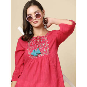Haut décontracté en coton respirant pour femme avec broderie ethnique, col à nouer et manches cloche, design froncé - Product Image 2