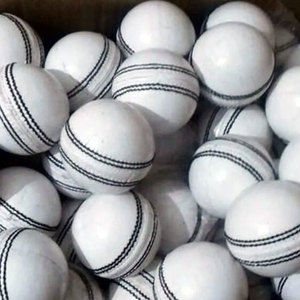 2025 vente en gros balle dure de cricket personnalisée meilleure qualité avec des conceptions de logo personnalisées - Product Image 4