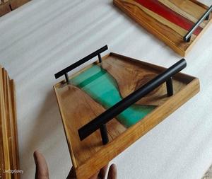 Bandeja de Servir de Madera de Olivo y Resina con Diseño Nuevo y Personalizado con Asas de Metal para Hoteles, Restaurantes y Hogar por saniya handicraft - Product Image 2