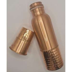 Botella de cobre puro hecha a mano para promover la sostenibilidad y mejorar las prácticas de hidratación y reducir el impacto ambiental - Product Image 2