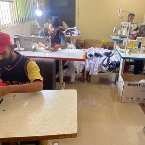 Sudadera Extra Grande con Estampado Personalizado y Logotipo Frontal, Estilo Urbano para Mujer, Invierno, 100% Algodón - Product Image 6