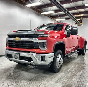 Chevrolet Silverado 3500HD LT Crew Cab 4WD 2024 d'occasion, conduite à gauche, cuir foncé, jantes R19, toit ouvrant automatique, Euro IV, feux diurnes LED, 5 portes - Product Image 1