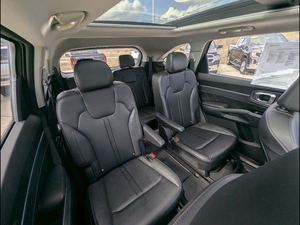 เกียร์ออโต้ สีเขียวสดใส ปี 2024 โซเรนโต้ X-Line SX AWD มือสอง พร้อมหลังคาซันรูฟแบบพาโนรามา สตาร์ทเครื่องยนต์ด้วยรีโมท เบาะนั่งแถวที่สาม เบาะหนัง ภายในสีเข้ม - Product Image 6