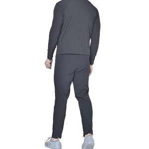 Chándal atlético para hombre, traje de poliéster suave que ofrece flexibilidad para correr por la mañana o rutinas de ejercicio en interiores - Product Image 3