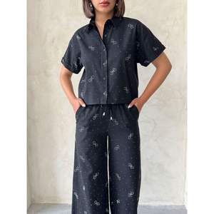 Blusa con Estampado de Lazo para Mujer, Diseño Elegante y Moderno - Product Image 6