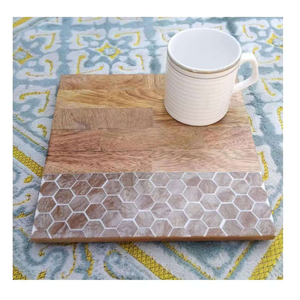 Sous-verre en bois de manguier en résine époxy de haute qualité au design unique, sous-verre à thé en bois fait à la main en provenance d'Inde - Product Image 2