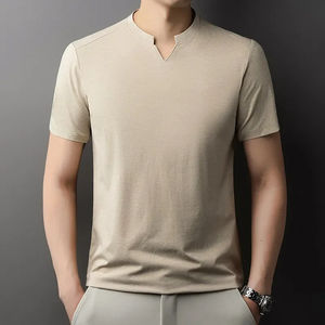 Camiseta de manga corta para hombre, estilo coreano, informal y a la moda, con cuello en V pequeño, color sólido, cómoda, versátil, para verano. - Product Image 1