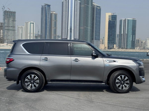 Nissan Patrol 2023 en bon état, conduite à droite, moteur essence V8 5,6 L (298 kW/560 Nm), boîte automatique 7 vitesses - Product Image 4