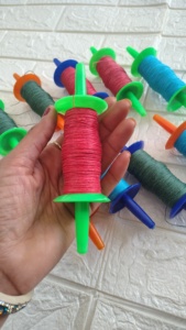 Bobine de cerf-volant coloré avec fil cloche et sifflet Charkhi Makar Sankranti Festival décor Souvenir cadeau décor de fête d'anniversaire - Product Image 4