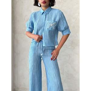 เสื้อผู้หญิงแบบจีบระบายประดับลายผีเสื้อ-เสื้อขายส่ง - Product Image 3