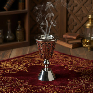 Quemador de Incienso Bakhoor de Metal Plateado de Lujo con Diseño Árabe de Corte Geométrico para Uso en Mezquitas y Hogares de Oriente Medio - Product Image 3