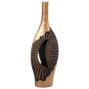 Vase à fleurs artistique côtier en fer fait à la main, finition de luxe haut de gamme, vase de table écologique pour les intérieurs modernes, Zahid Exports - Product Image 1