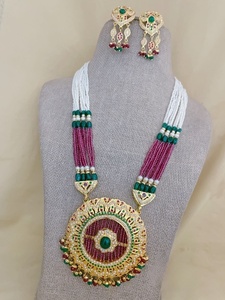 Royal Kundan & Beaded Temple Collar Set Tradicional Polki Kundan Collar de novia Antiguo Chapado en oro Conjunto de joyería de boda - Product Image 3